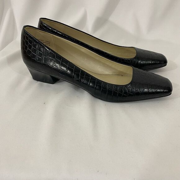 Talbots Black Pumps - Picture 3 of 9
